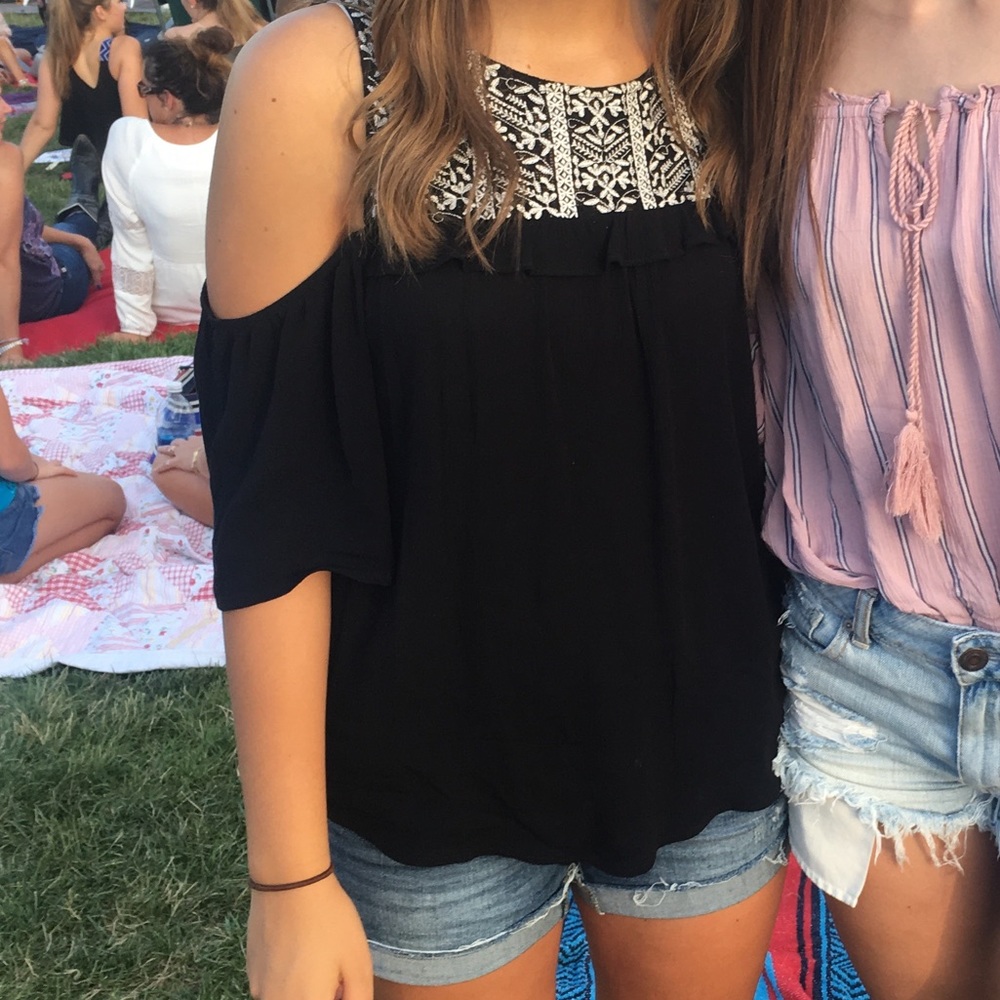 Cold Shoulder Black and White Lightweight Top